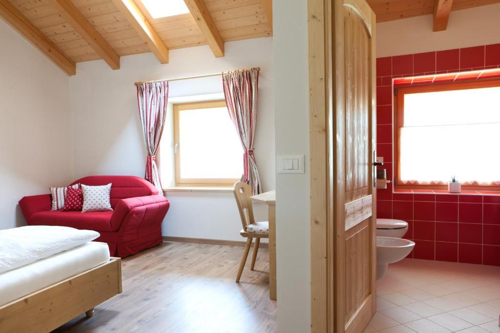 Coronata Haus Roncegno Room photo