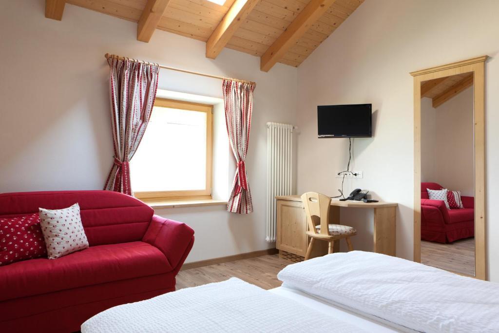 Coronata Haus Roncegno Room photo